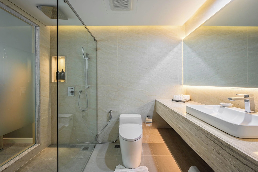 Amora Beach Resort Phuket 74/75