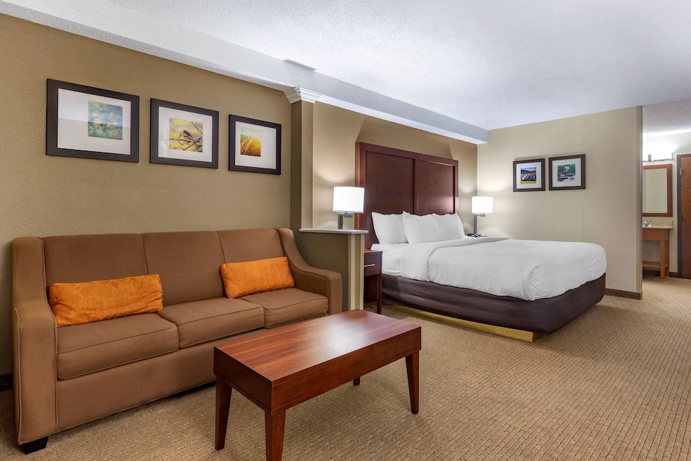 Comfort Inn and Suites Near Danville Mall 7/31
