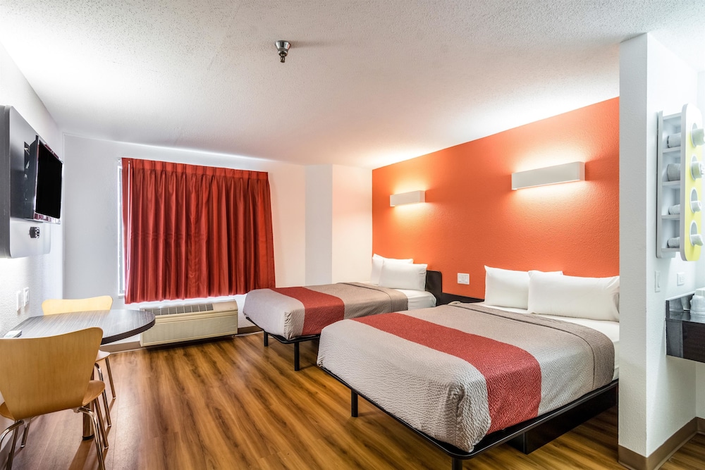 Motel6 Harvey, IL 26/47