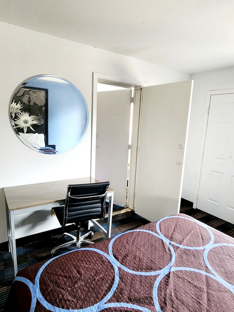 Super 8 By Wyndham Shreveport 20/28