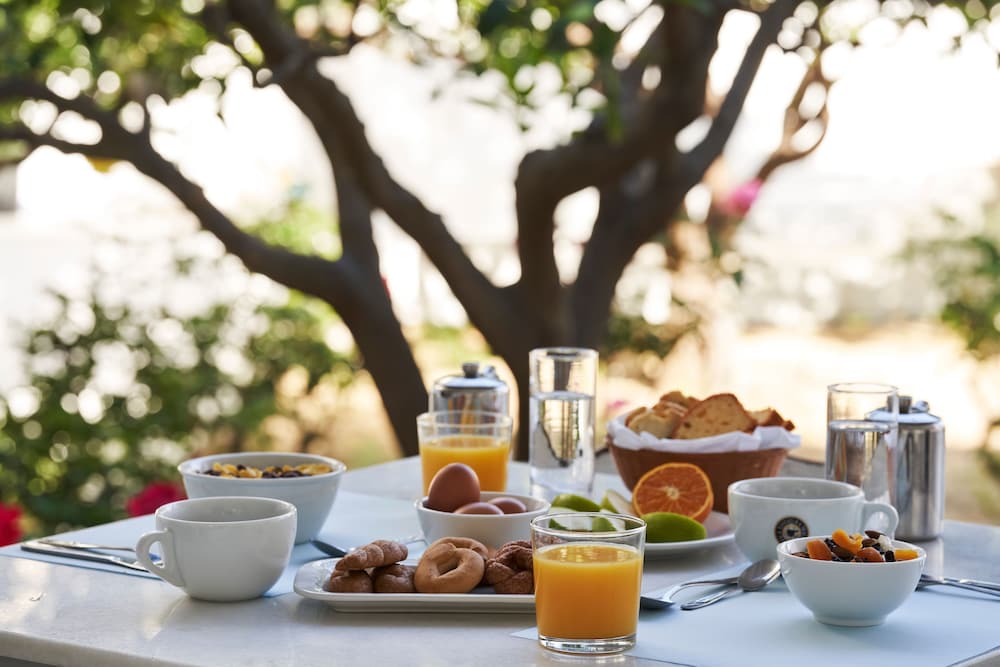 Polos Hotel Paros 64/90