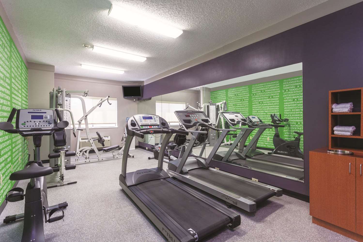 La Quinta Inn & Suites by Wyndham Jackson Airport 11/17