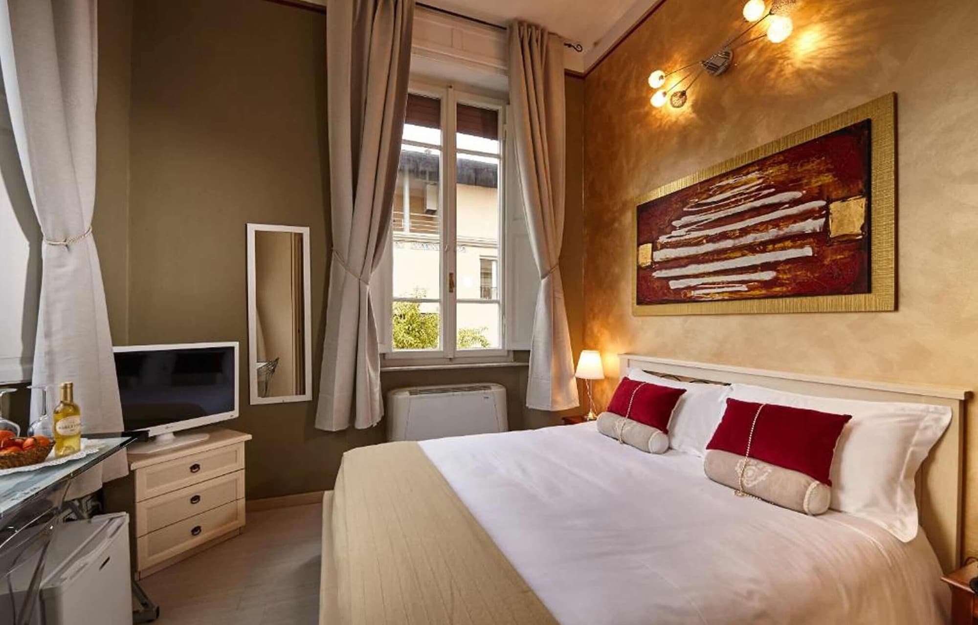 ROMANTIC, DOUBLE BED