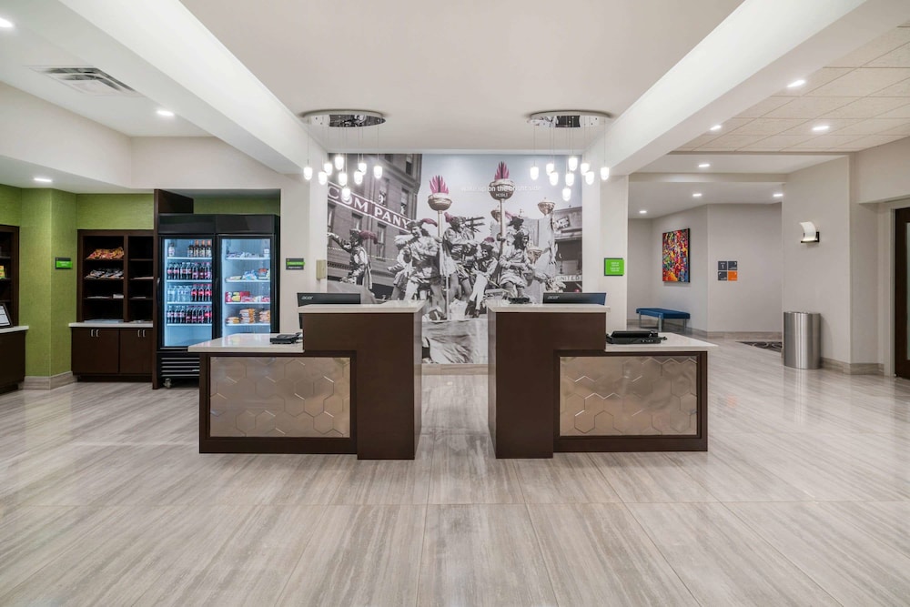 La Quinta Inn Suites By Wyndham Mobile 10/70