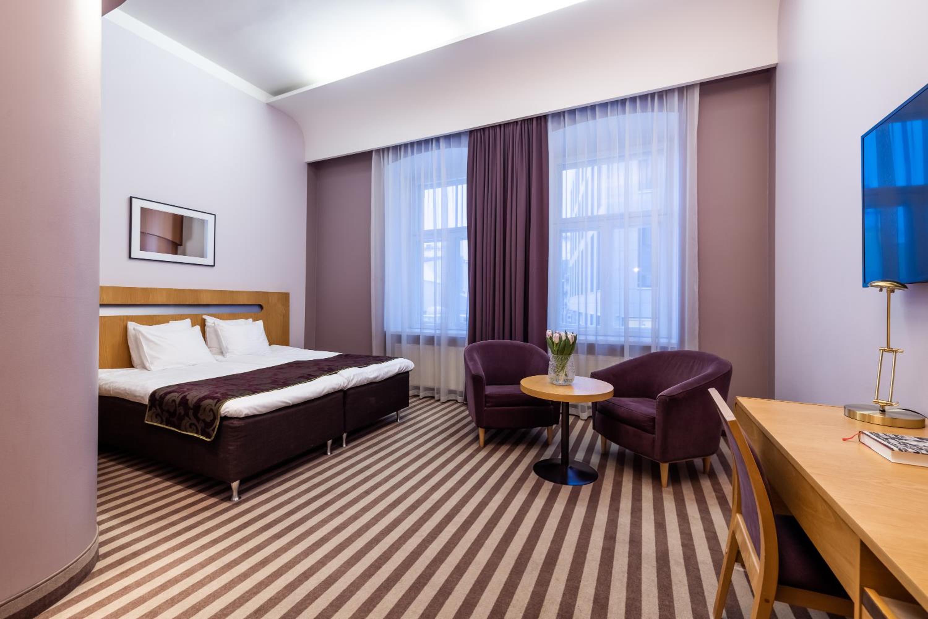 Deluxe, Double Bed