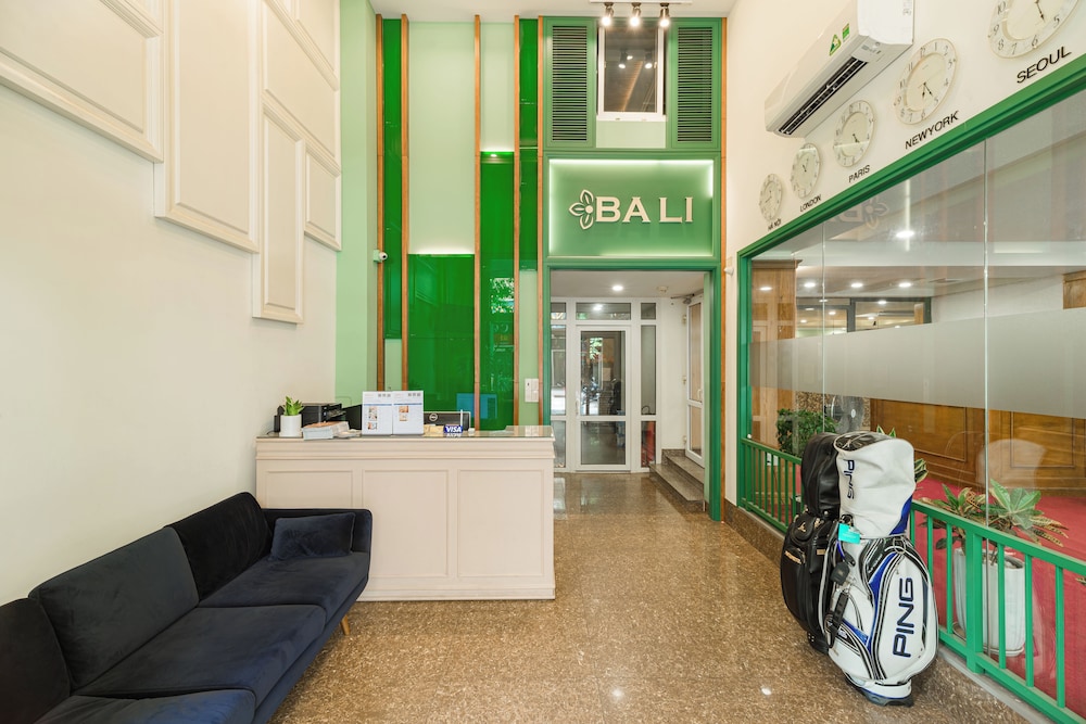 Bali Hotel 82/90