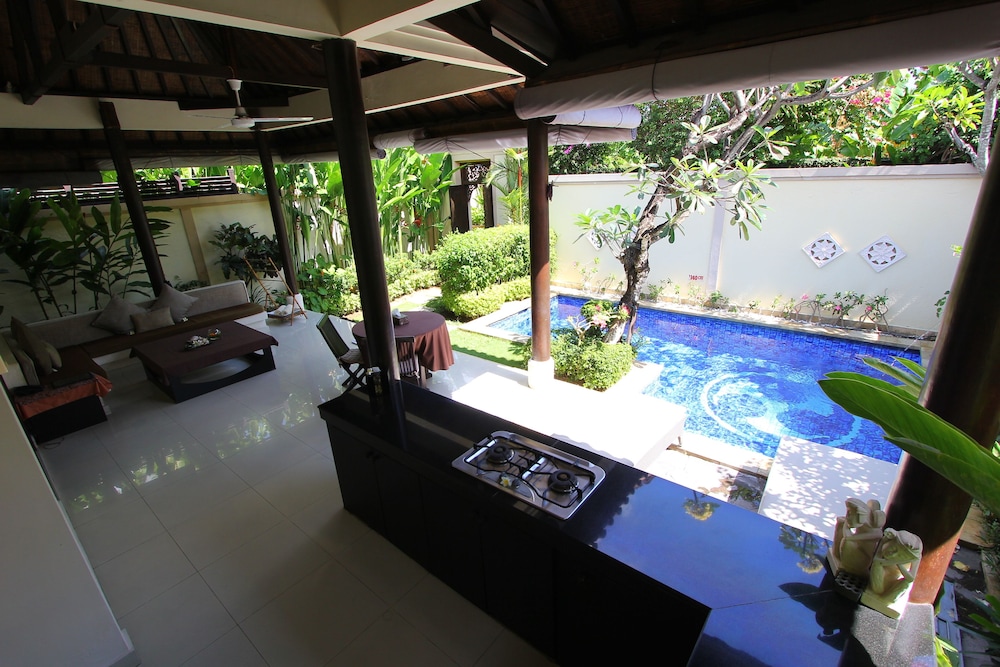 Heliconia Villa 7/77