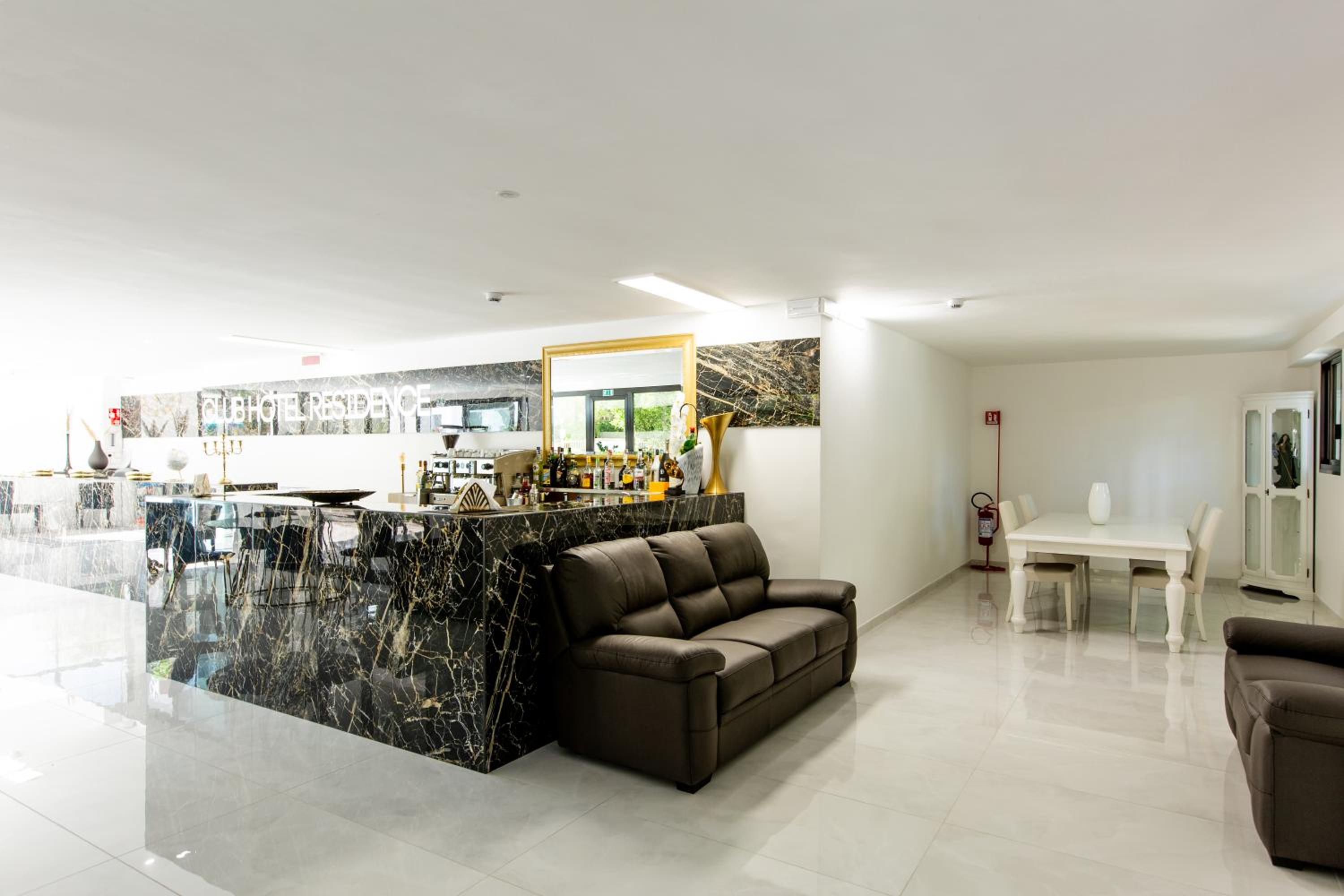 Club Hotel Residence 15/30
