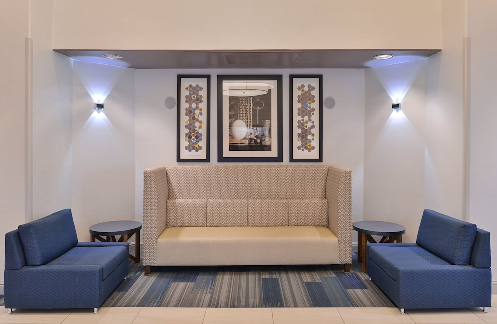 Holiday Inn Express Woodland 32/53