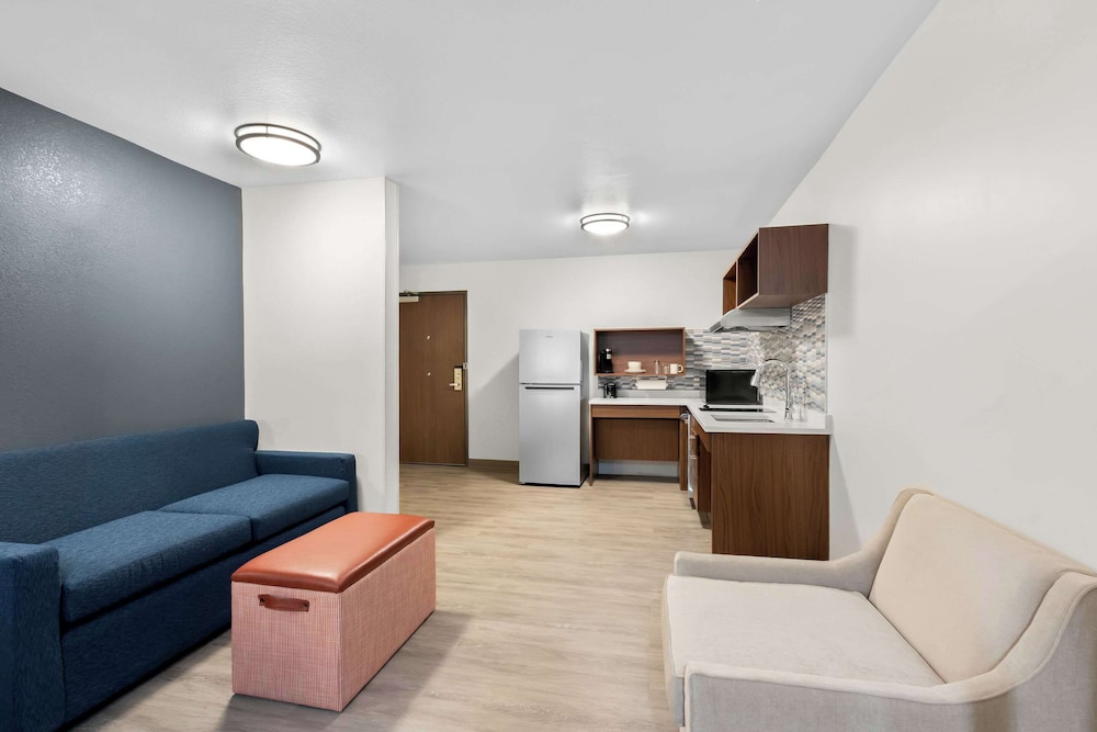 Everhome Suites Glendale Sports & Entertainment District 26/47