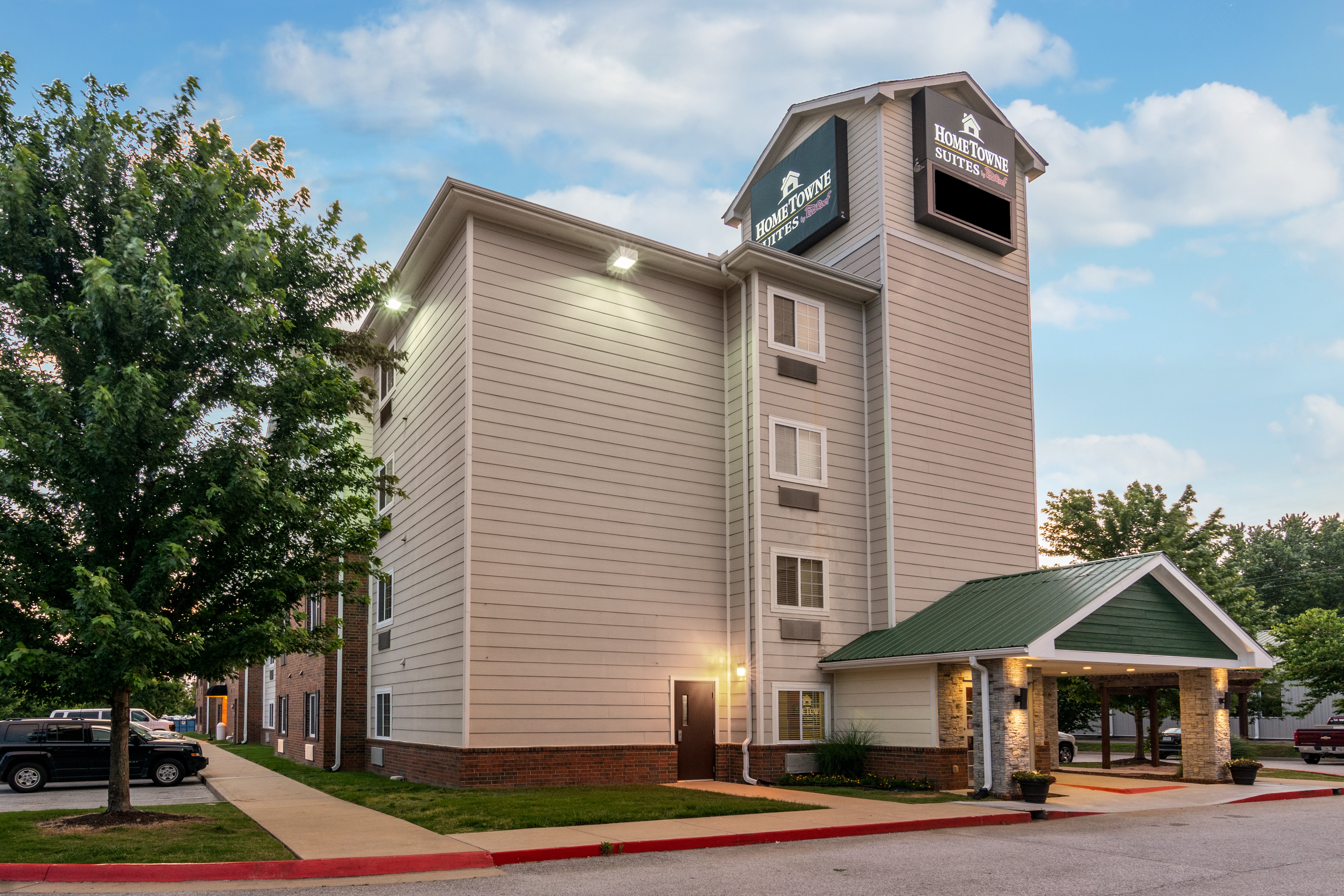 HomeTowne Studios & Suites Bentonville 1/14