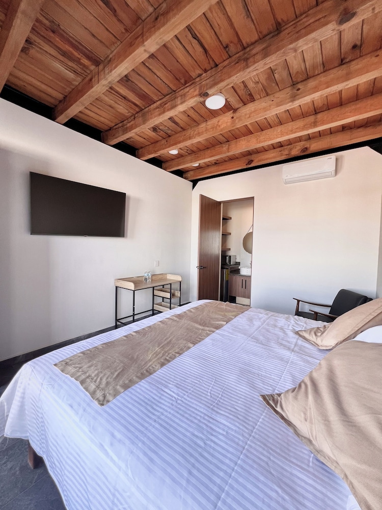 ECONOMY, STUDIO, SUITE