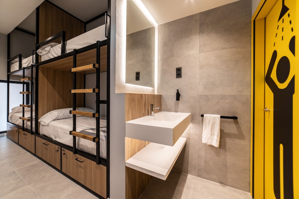 Petit Hostel 45/50