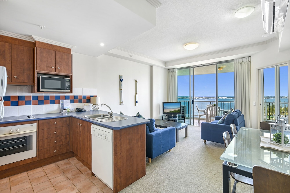 Crystal Bay On The Broadwater 66/79