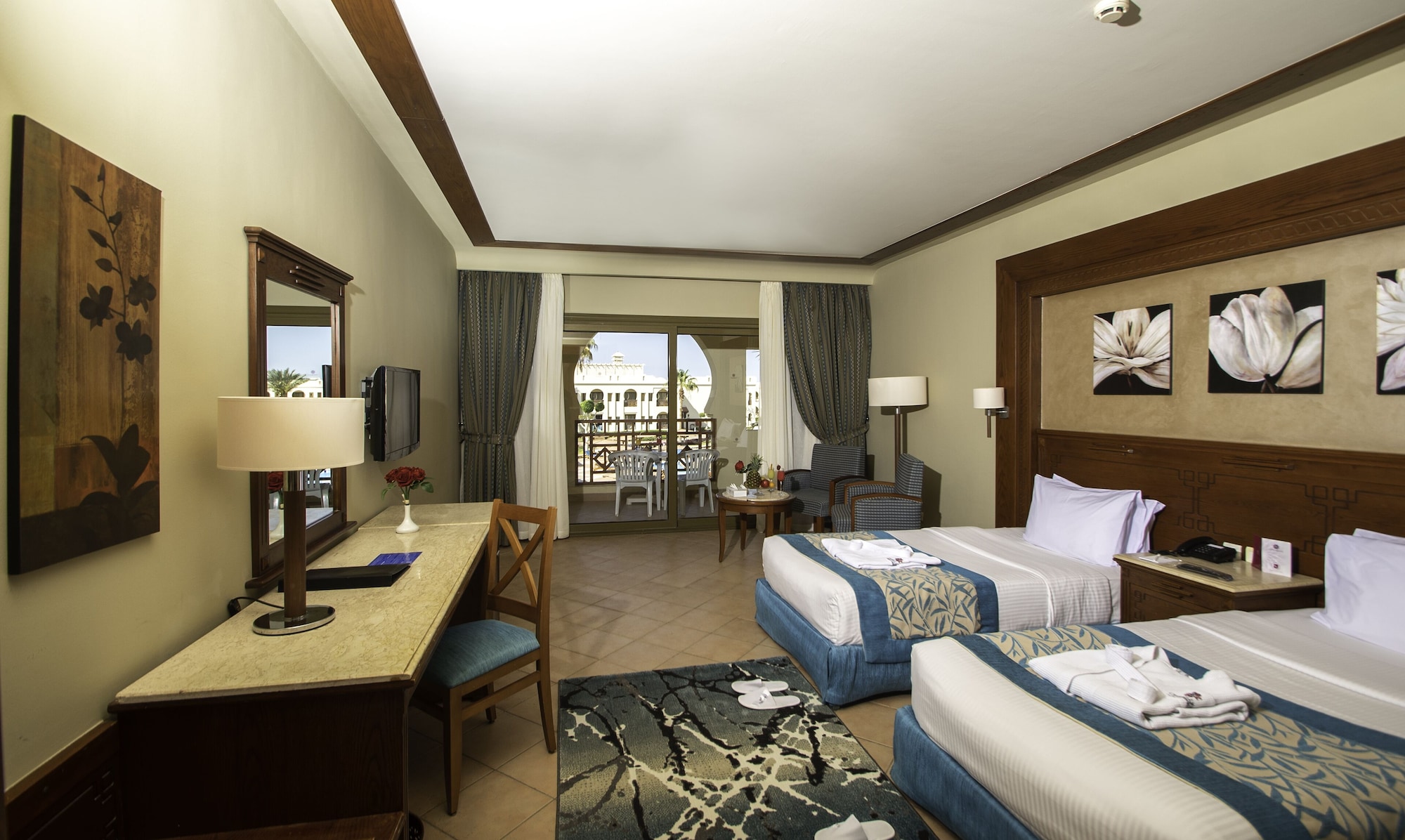 غرفة سوبيريور ثلاثية بسرير كوين بإطلالة على المسبح، Charmillion Club Resort 8/10