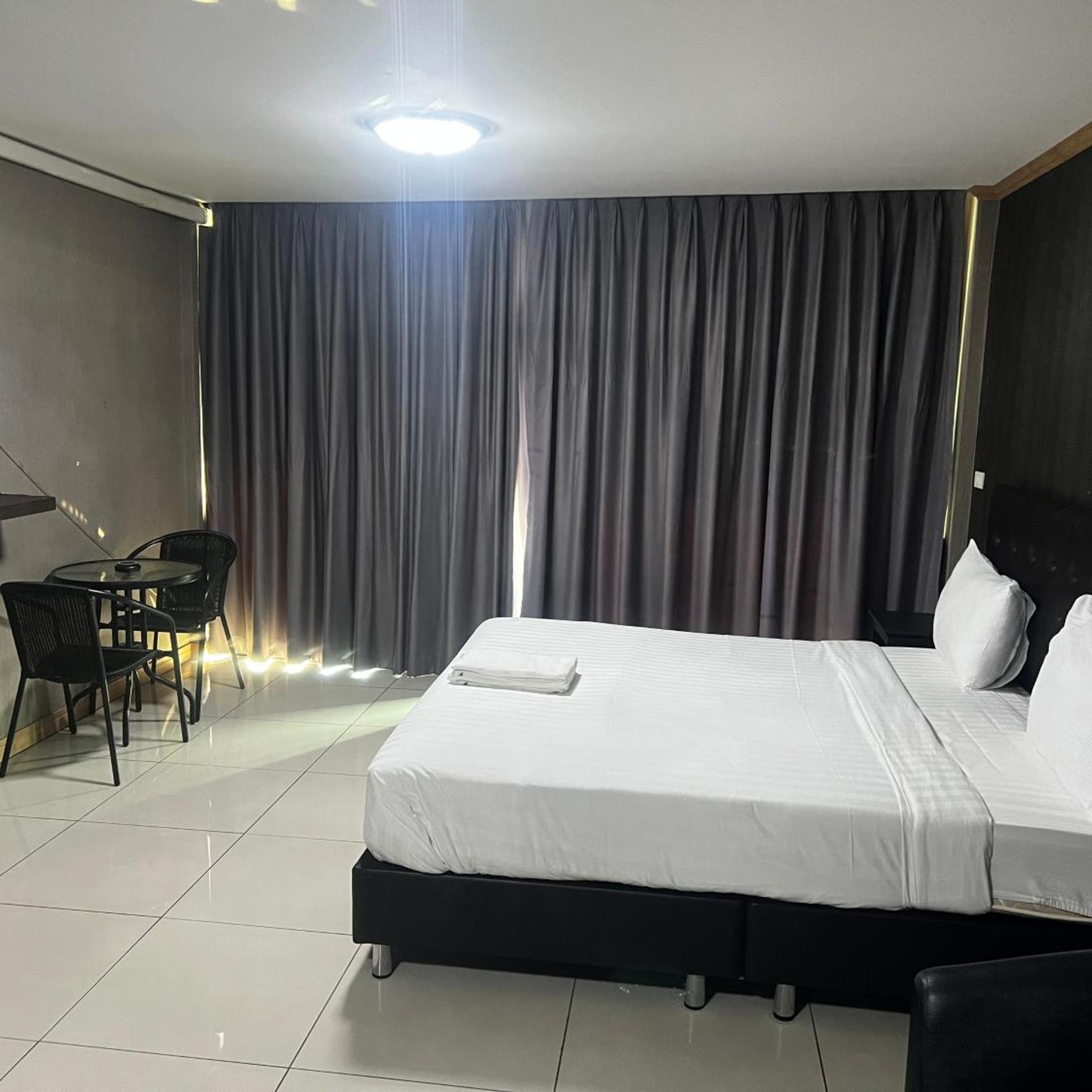 Apsara INN Pattaya, Thailand 20/57