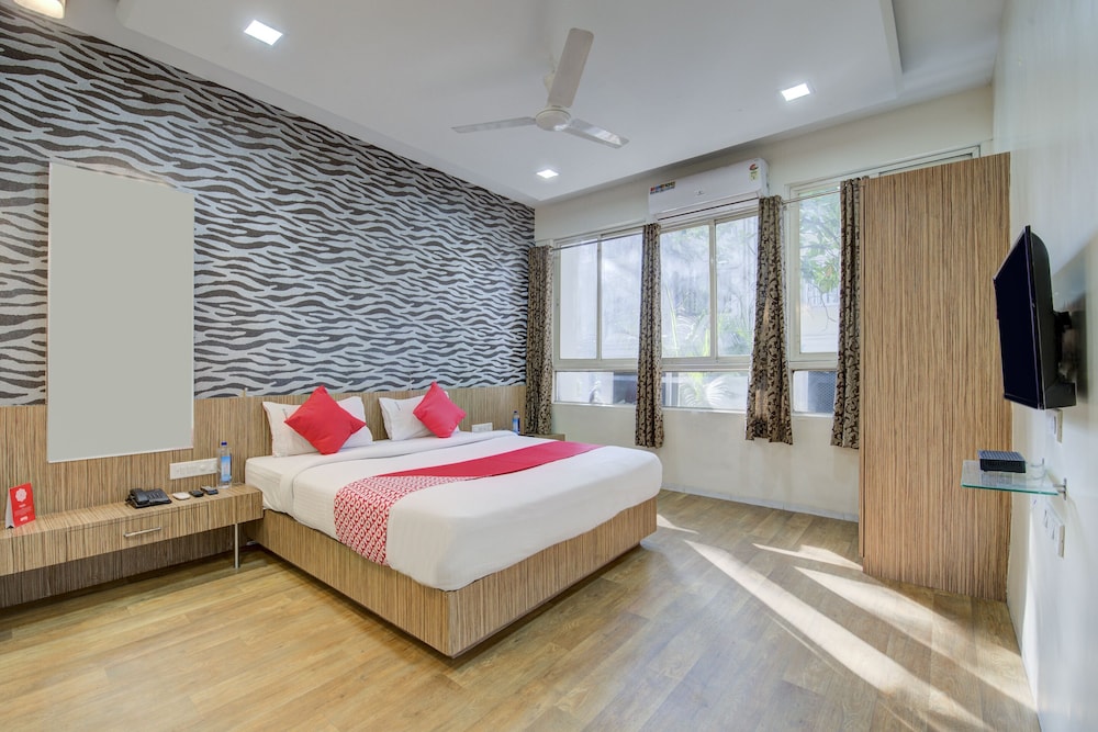 Oyo 11693 Hotel Sunshine 10/16