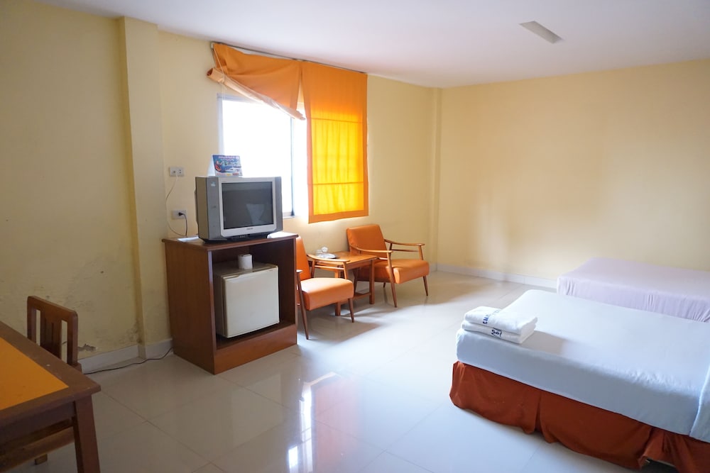 SRI CHUMPHON HOTEL 16/35