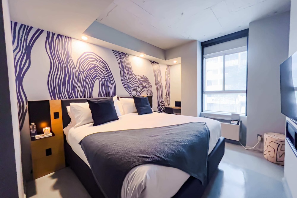 Pierce Boutique Apartments 25/73