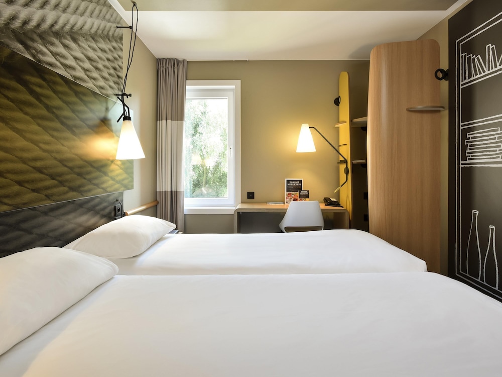 ROOM, DOUBLE BED