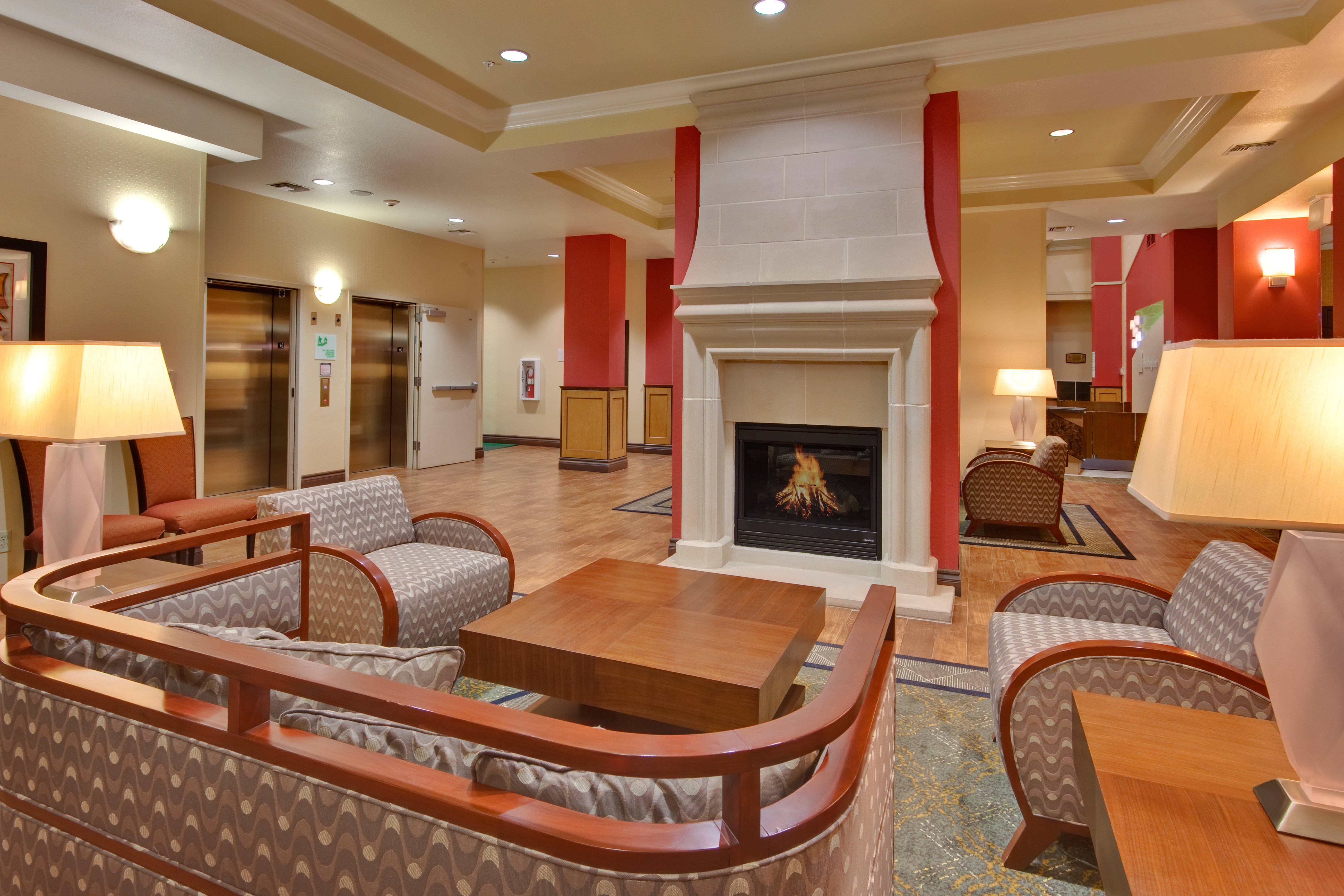 Holiday Inn Hotel Amp Suites Bakersfield North 30/57
