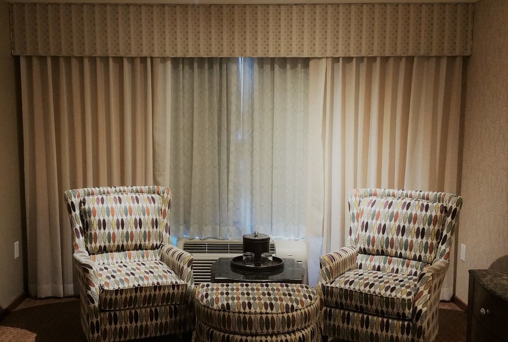 Town & Country Inn and Suites 25/36