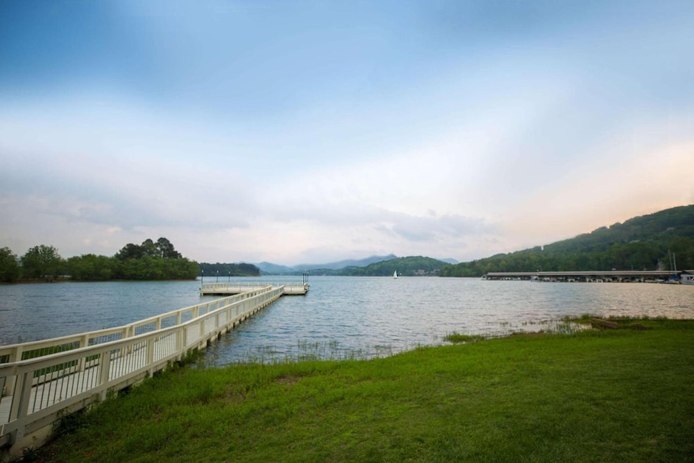 The Ridges Resort And Marina 56/66