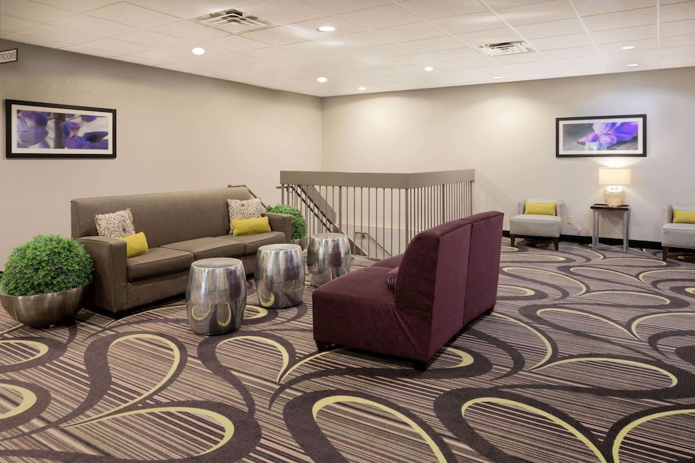 La Quinta Inn & Suites by Wyndham Minneapolis Bloomington W 35/52