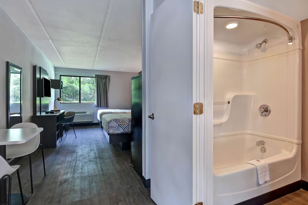 Studio 6 Extended Stay - Jacksonville, FL - Baymeadows 33/36