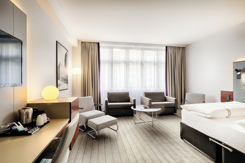 Standard, Quadruple, 2 Murphy Beds, Queen Bed، Premier Inn Cologne City Mediapark Hotel 7/8