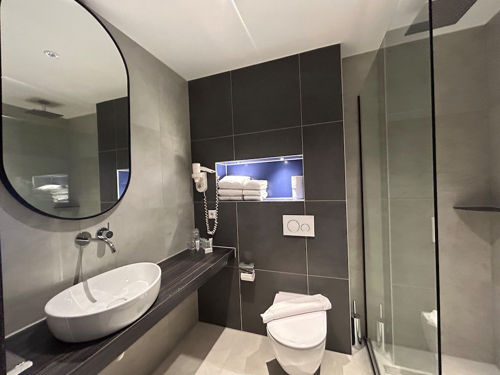 Xo Hotels Blue Square 65/65