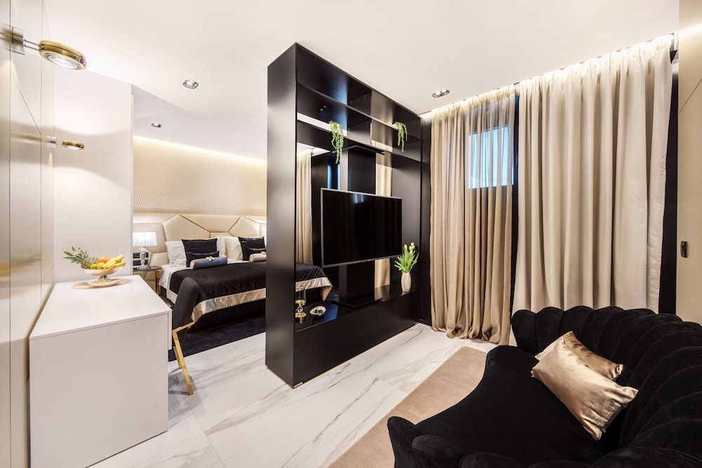All Suites Hotel Posh 20/65