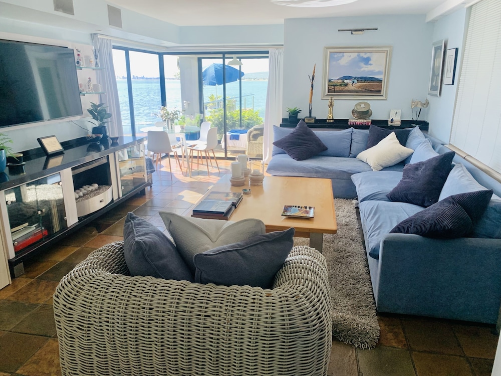 185 On Beach Boutique Suites And Apartments 26/44
