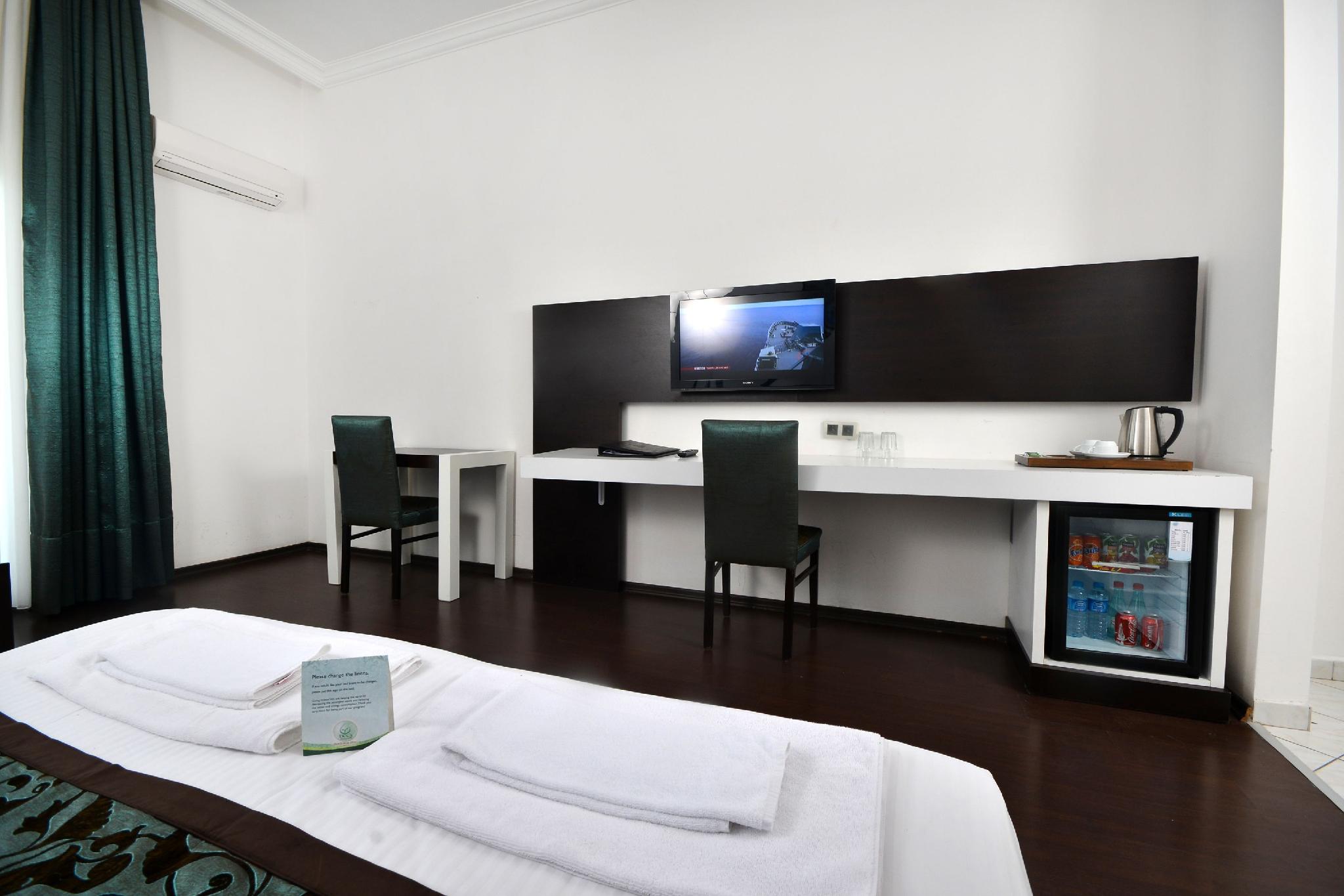 DOCS HOTEL THERMAL CLINIC 11/38