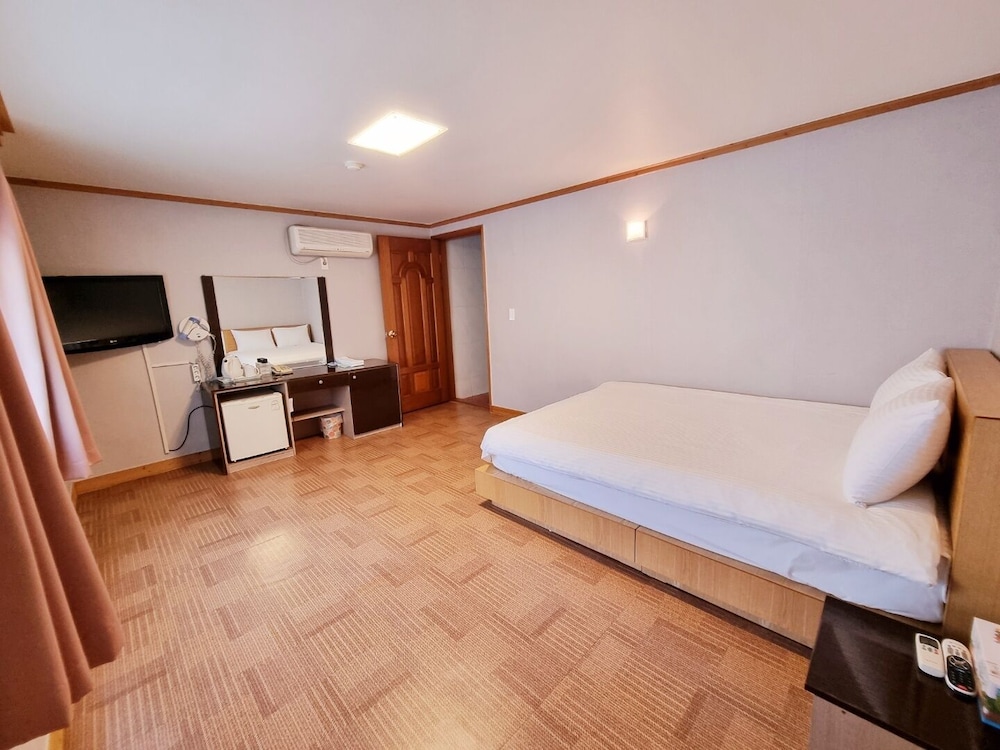 Hotel G 9/23