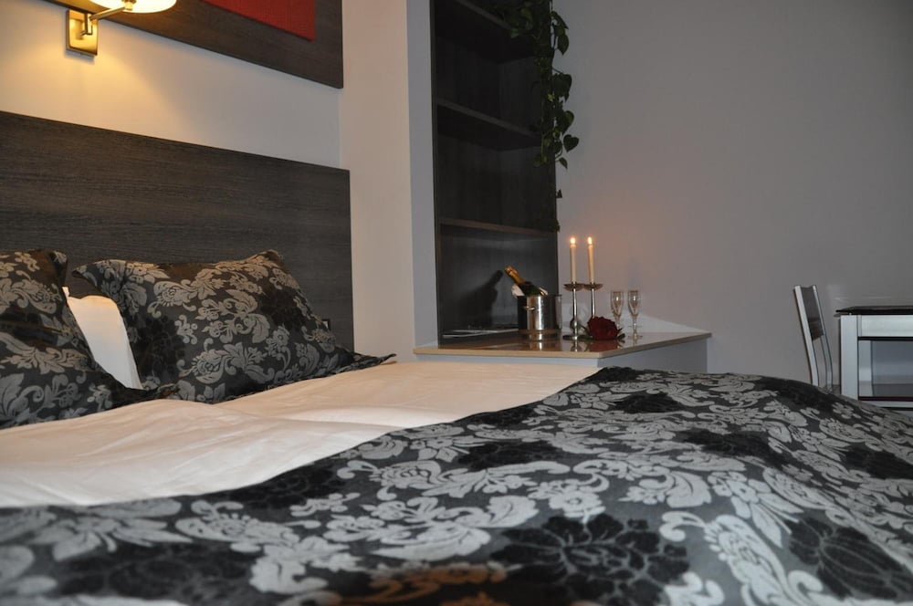 Casablanca Suites Apartments - Adults Only 10/24