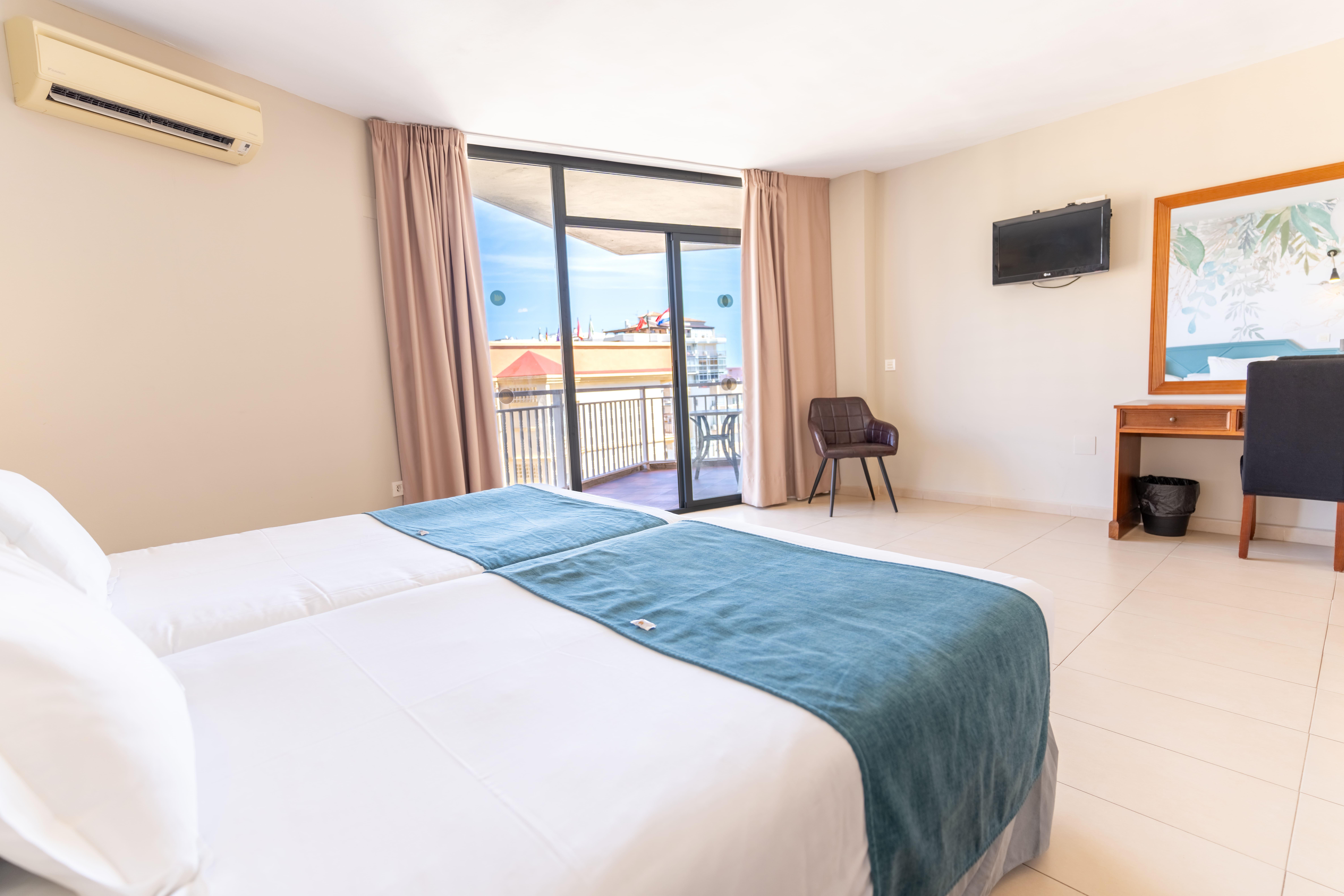 Standard, Side Sea View, Balcony or Terrace