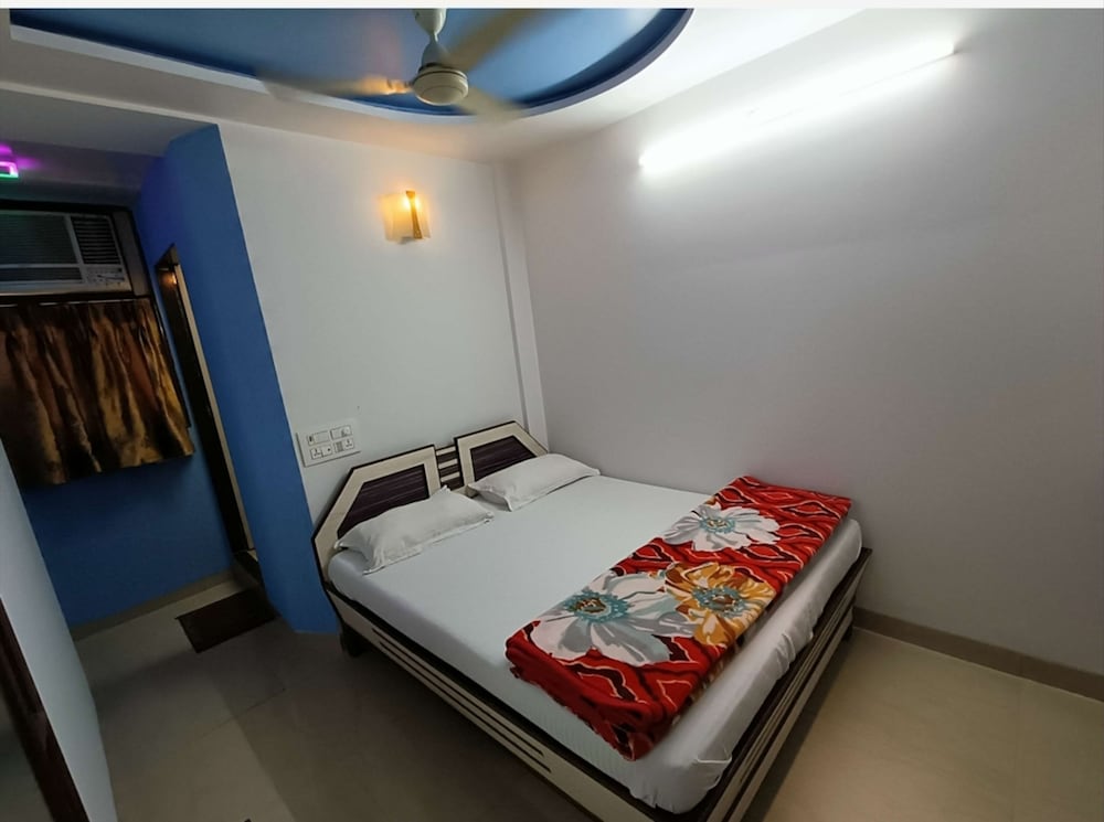 Hotel Broadway Colaba Mumbai 17/50