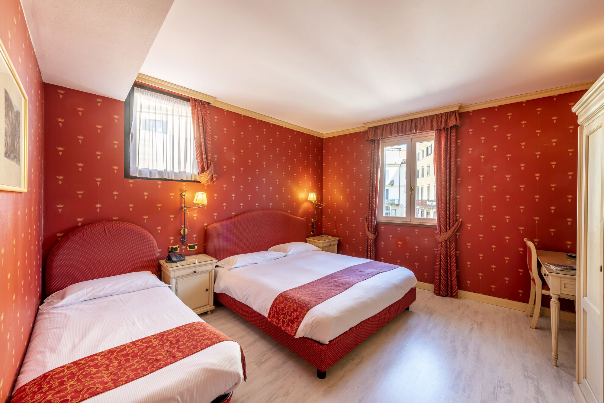 Room, Double Bed, Partial Lake View