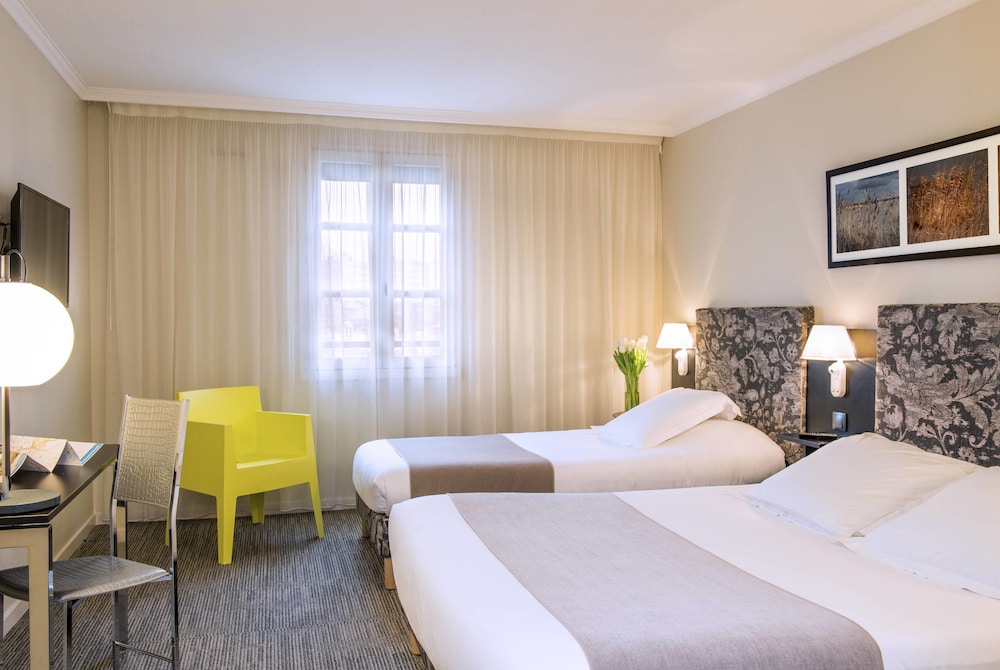 SAINT NICOLAS HOTEL 36/80