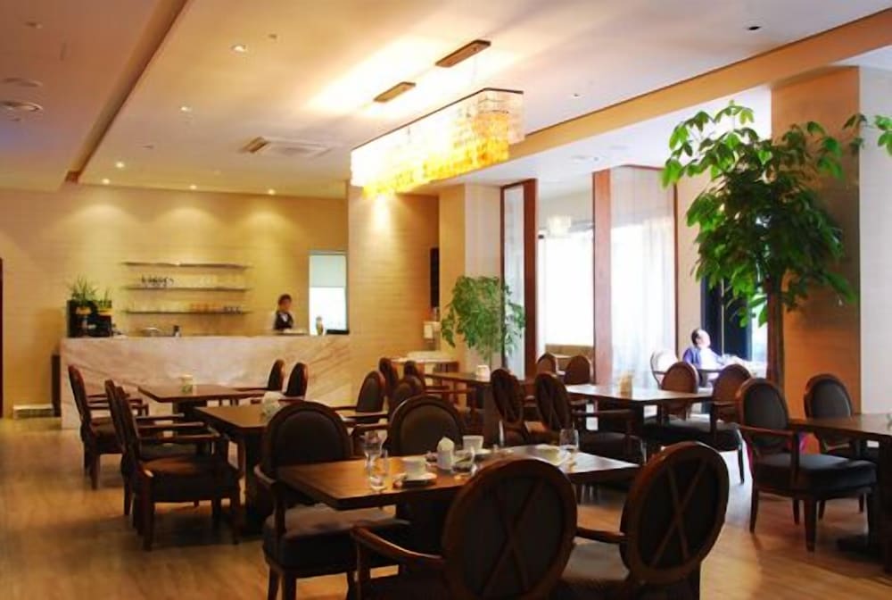 Noblesse Hotel 35/50