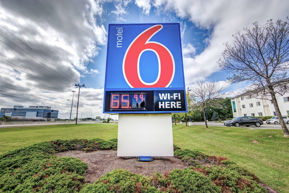 Motel6 Burlington On - Toronto West - Oakville 56/61