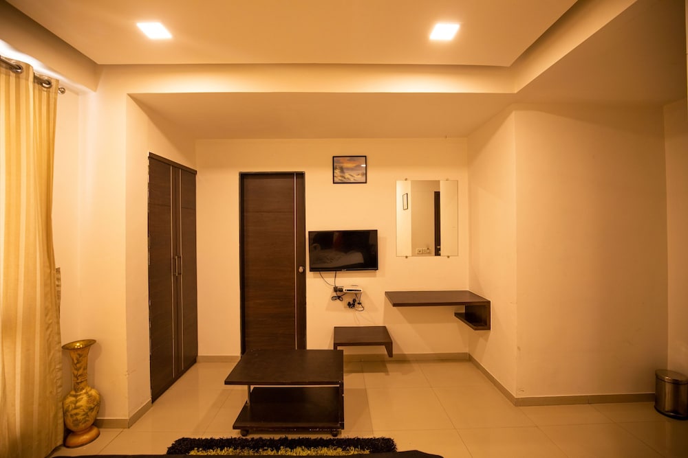 Hotel Shrimad Residency 13/16