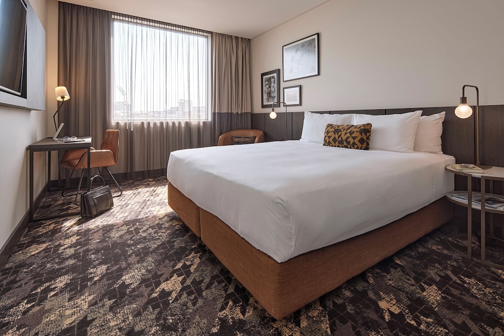 Arena View King Room