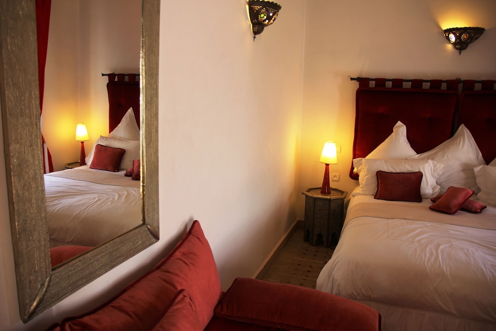 SUPERIOR, DOUBLE OR TWIN BED