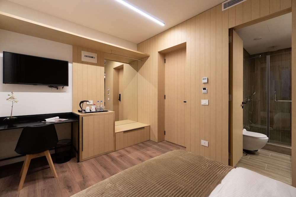 Votre Hotel 51/68