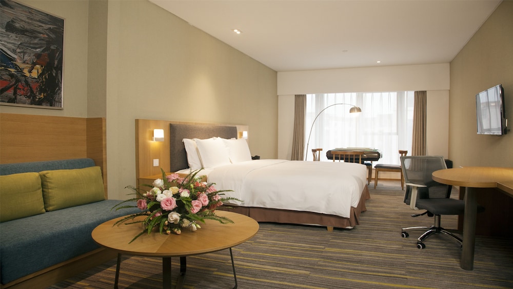Holiday Inn Express Chengdu Airport Zone 30/75
