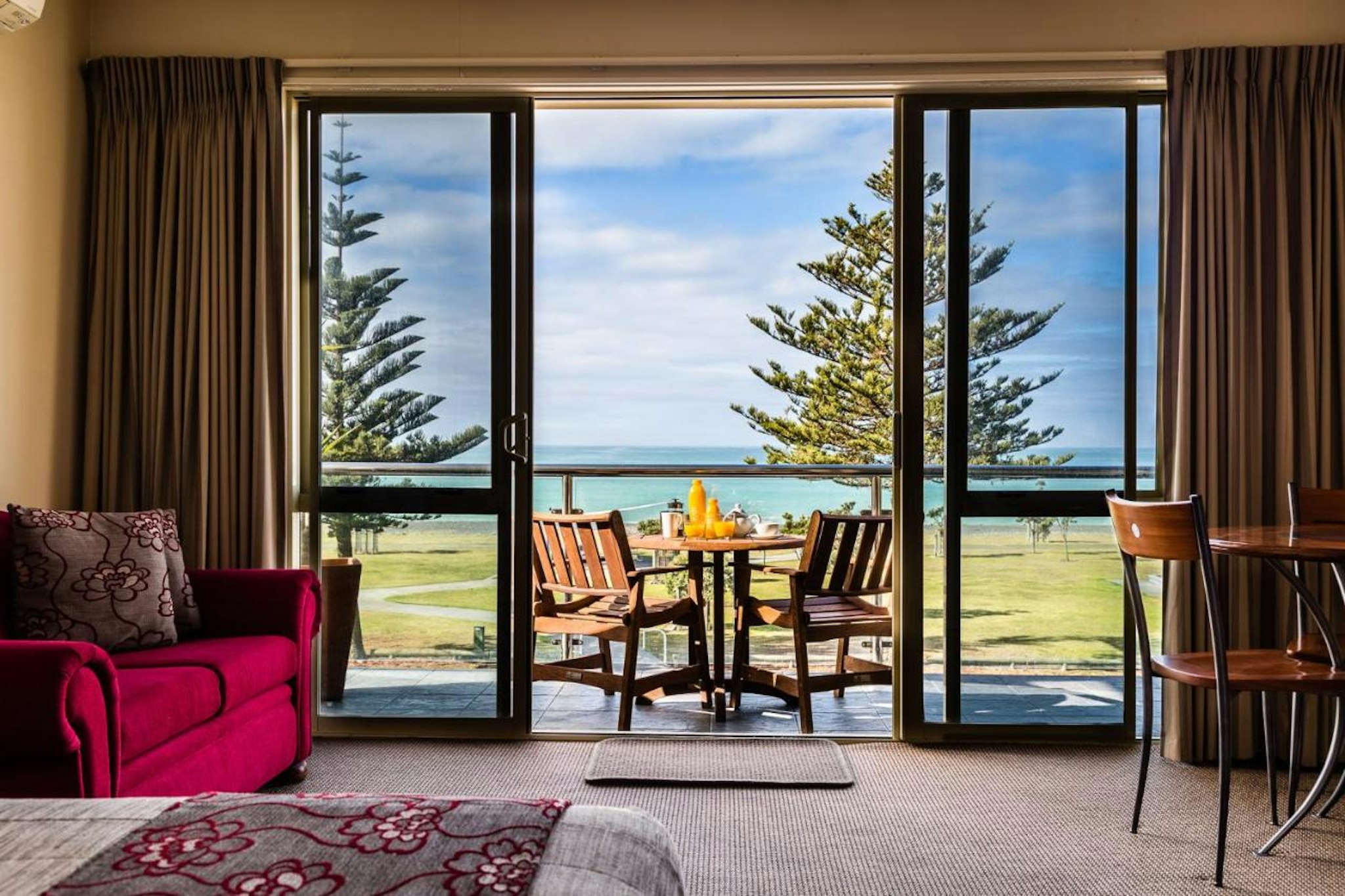 Pebble Beach Motor Inn 32/51