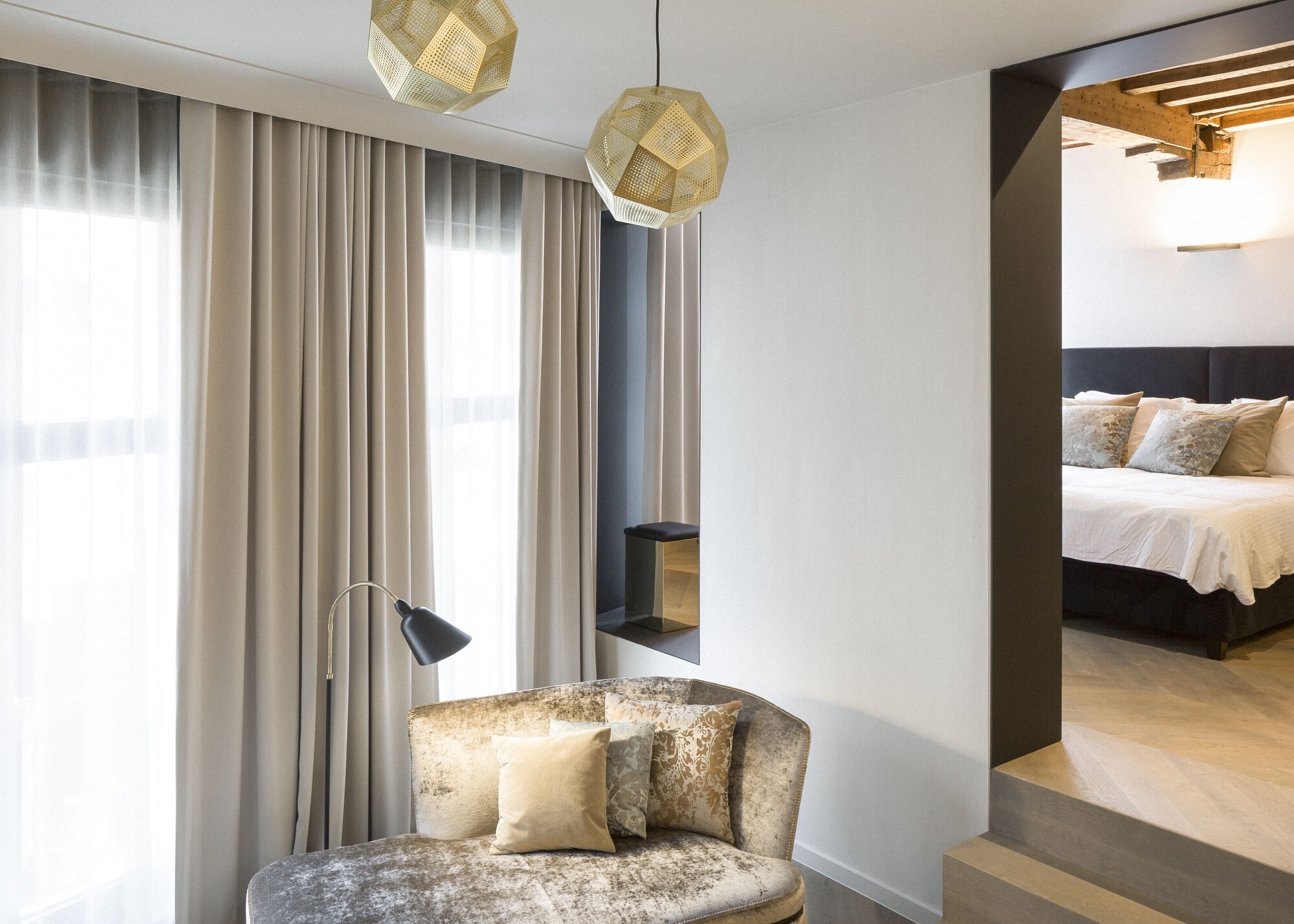 JUNIOR SUITE, KING BED