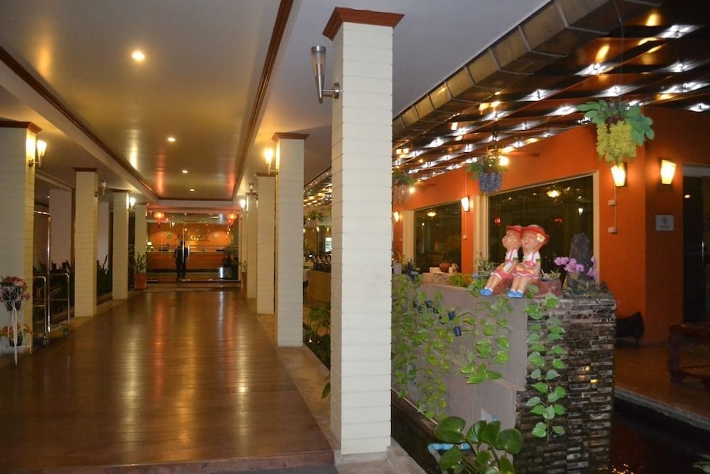 Amnauysuk Hotel 6/47